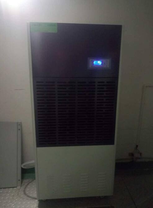 濕氣太重，導(dǎo)致開(kāi)關(guān)柜爆裂！