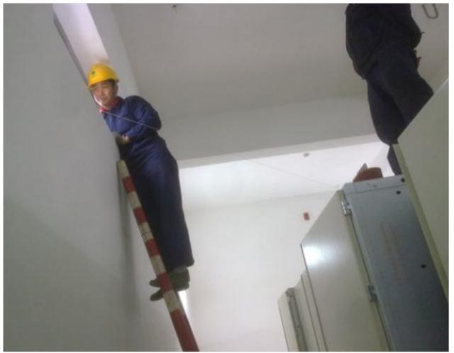 高壓開(kāi)關(guān)柜安裝過(guò)程及注意事項(xiàng)詳細(xì)說(shuō)明，有插圖，非常實(shí)用！