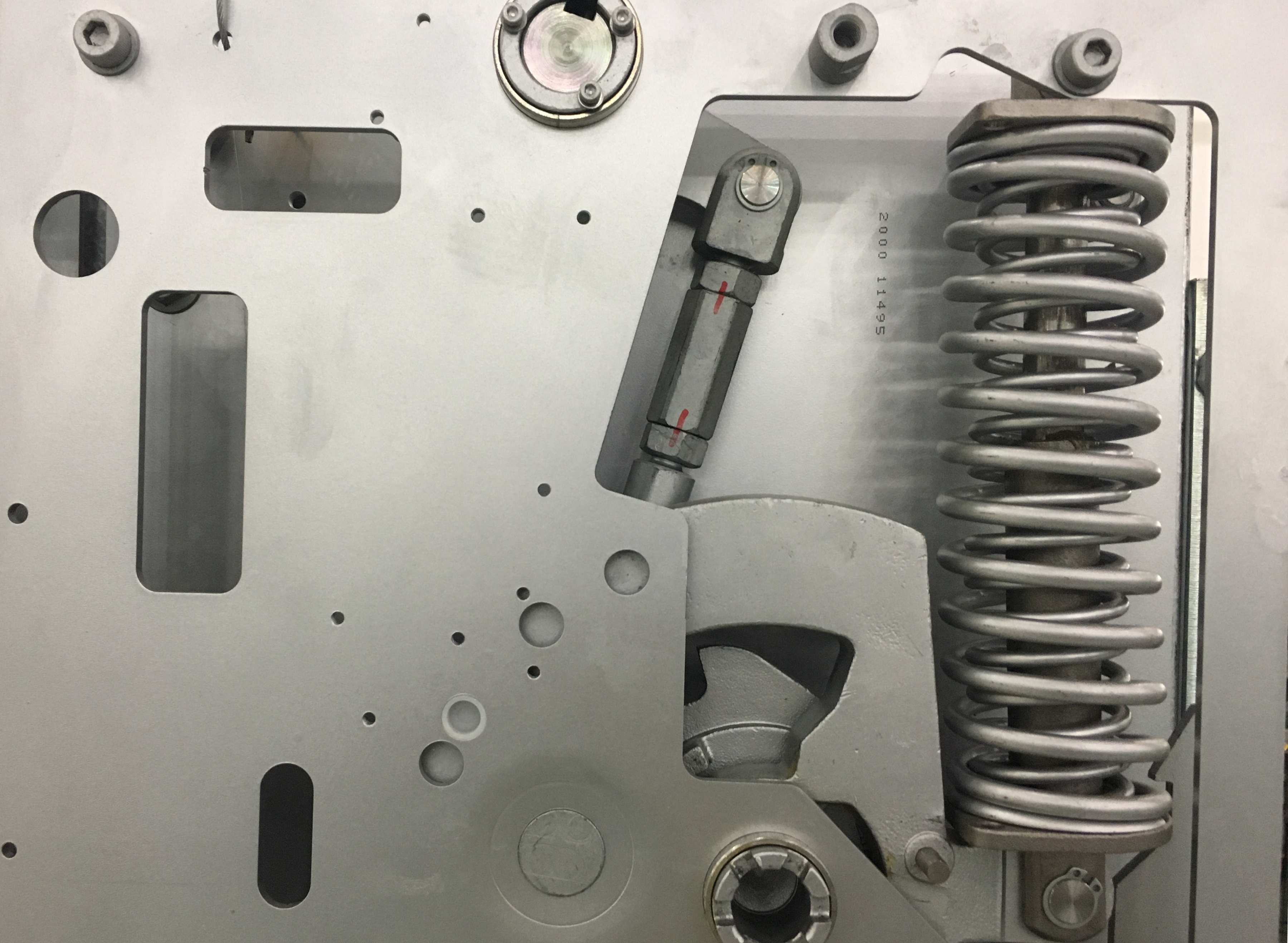 如何從根本上提高開關(guān)柜操作機(jī)構(gòu)的耐腐蝕性，請參見......