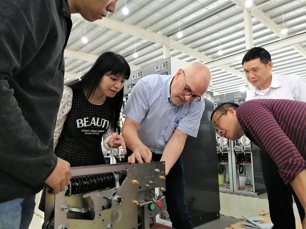 如何從根本上提高開關(guān)柜操作機(jī)構(gòu)的耐腐蝕性，請參見......