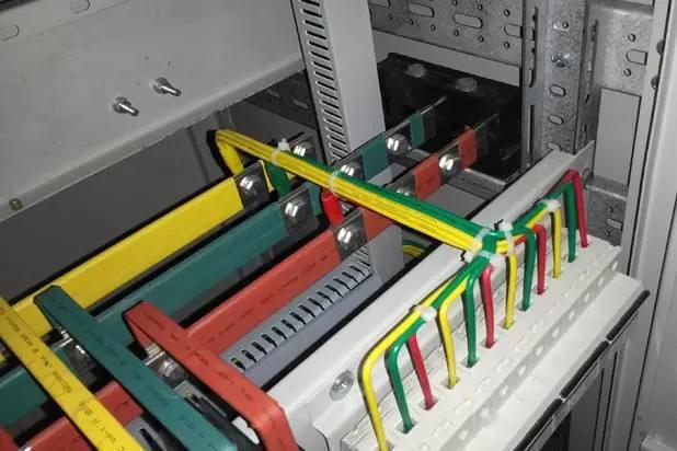 如何計(jì)算低壓開(kāi)關(guān)柜銅排的數(shù)量？這是我見(jiàn)過(guò)的較受歡迎和較美麗的文章！