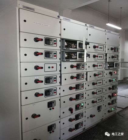 一條完成開關(guān)柜安裝，電纜橋架施工，電纜敷設(shè)及布線施工，照明配電箱施工