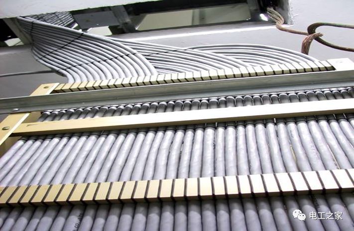 一條完成開關(guān)柜安裝，電纜橋架施工，電纜敷設(shè)及布線施工，照明配電箱施工