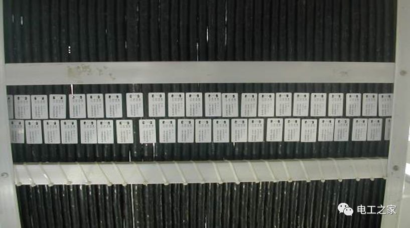 一條完成開關(guān)柜安裝，電纜橋架施工，電纜敷設(shè)及布線施工，照明配電箱施工