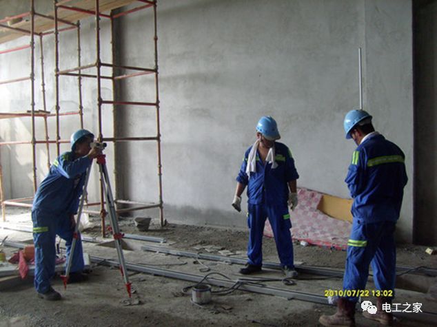 一條完成開關(guān)柜安裝，電纜橋架施工，電纜敷設(shè)及布線施工，照明配電箱施工