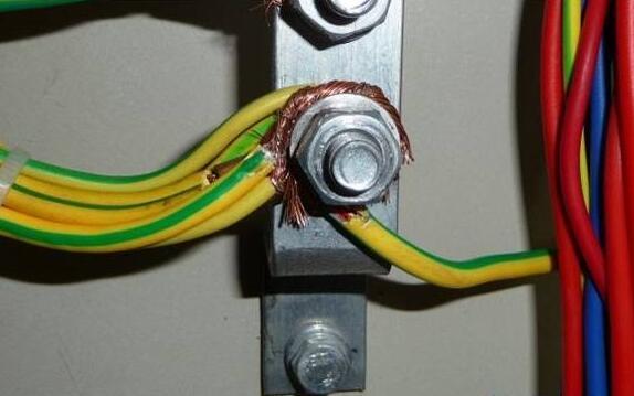 即使a 配電箱也不是一個(gè)真正的壞電工。