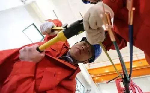 你認(rèn)為配電箱系統(tǒng)圖怎么樣？圖片中的符號是什么意思？