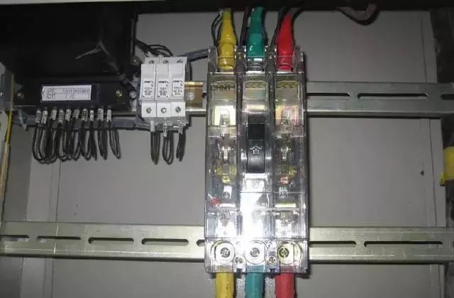 施工現(xiàn)場臨時用電配電箱及開關(guān)箱配置和使用說明，圖示詳圖