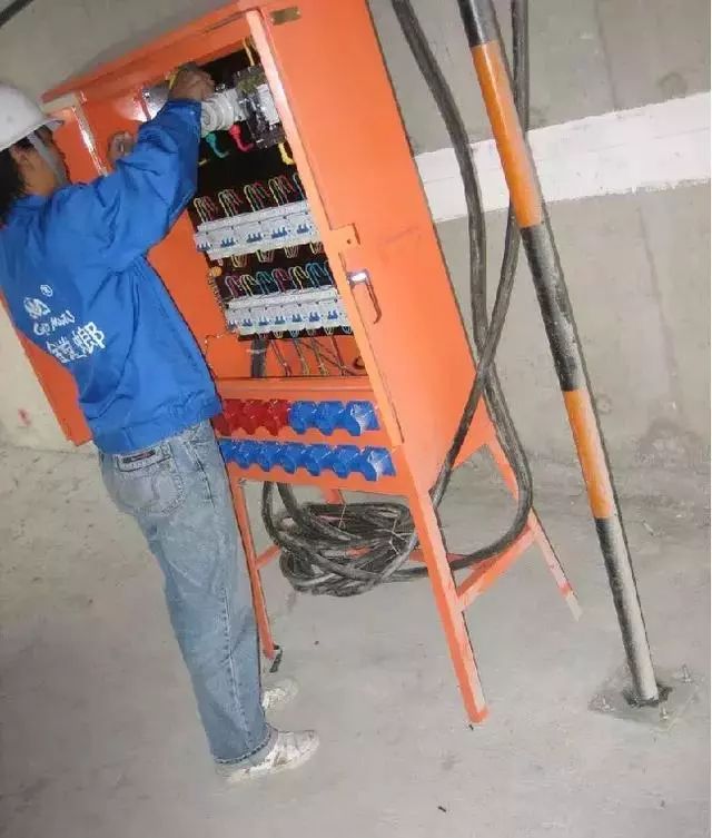 施工現(xiàn)場臨時用電配電箱及開關(guān)箱配置和使用說明，圖示詳圖
