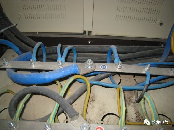 《建筑電氣工程施工質(zhì)量驗收規(guī)范》GB50303-2015 配電箱(機柜)安裝詳細說明！