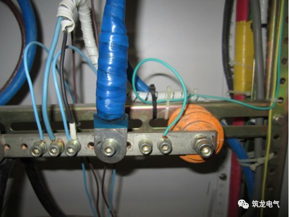 《建筑電氣工程施工質(zhì)量驗收規(guī)范》GB50303-2015 配電箱(機柜)安裝詳細說明！