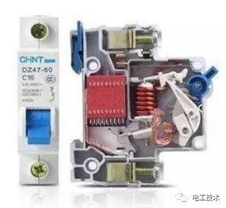 分析了配電箱的內(nèi)部結(jié)構(gòu)，誰(shuí)能理解它？