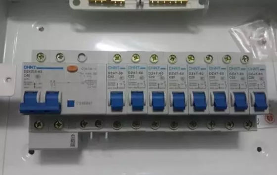 家庭配電箱分配如何合理？這種裝置確保你的家在50年內(nèi)不會(huì)被絆倒。