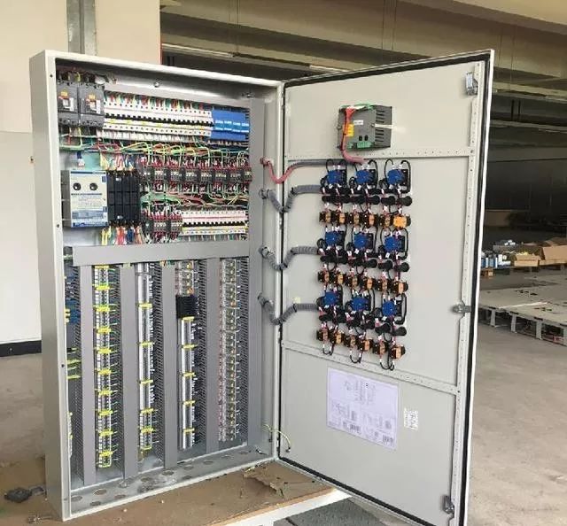 配電箱標(biāo)準(zhǔn)、接線方法、安裝方法和分類等。被詳細(xì)描述并且一次清楚。