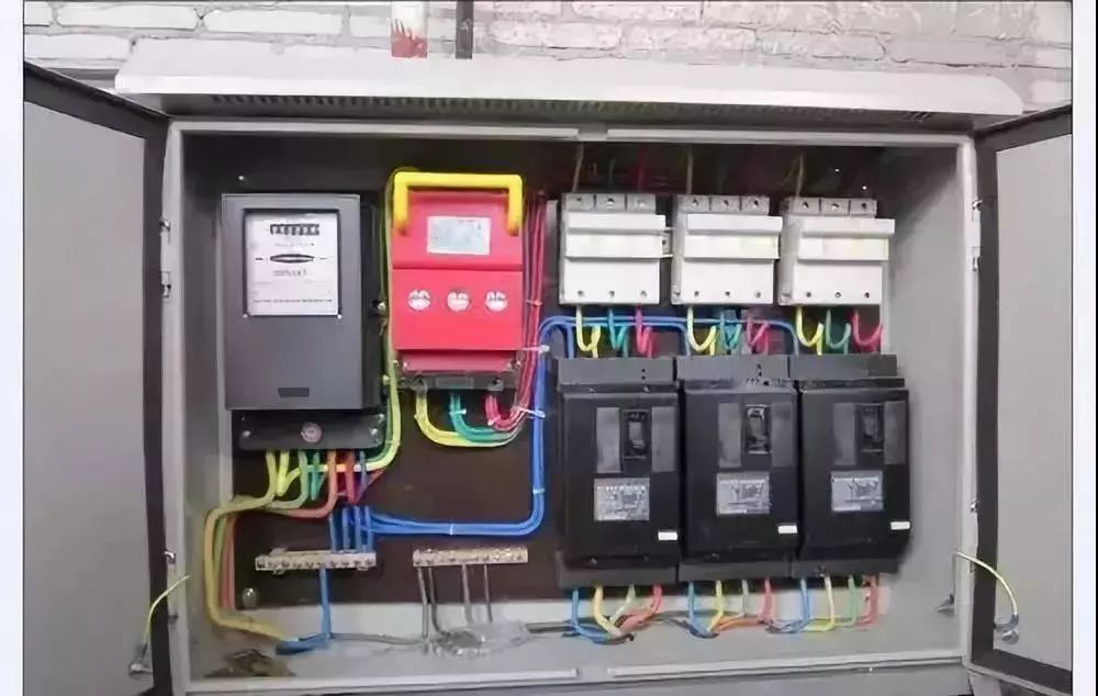 配電柜安裝禁忌:一個(gè)錯(cuò)誤往往會(huì)導(dǎo)致無(wú)盡的麻煩。