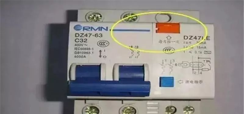 注意！這個(gè)按鈕on 配電箱必須每月按一次！